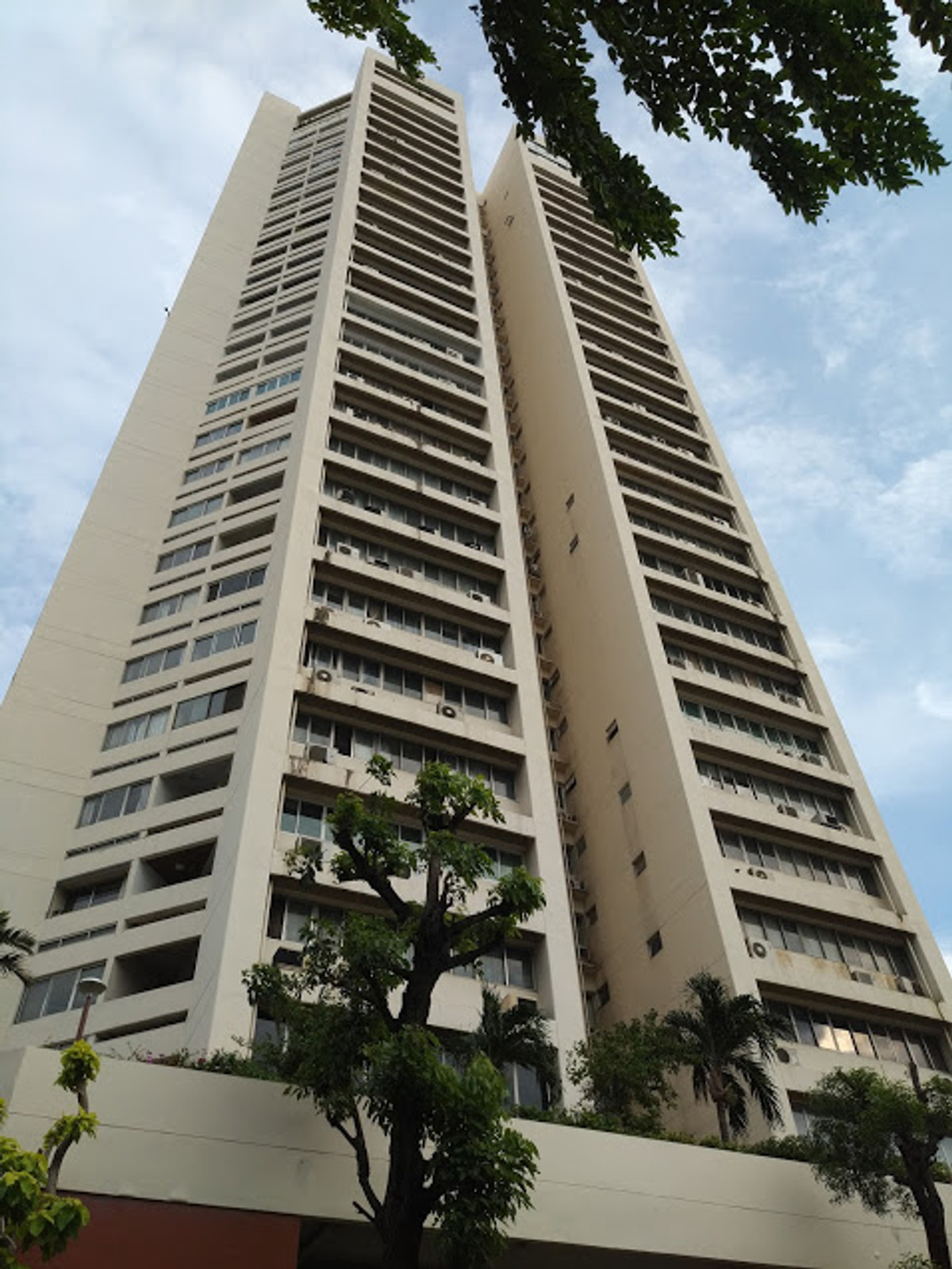 For RentCondoSukhumvit, Asoke, Thonglor : Tai Ping Towers 4 bedrooms, 2 bathrooms, area 230 sq m. for rent 50,000 baht/month