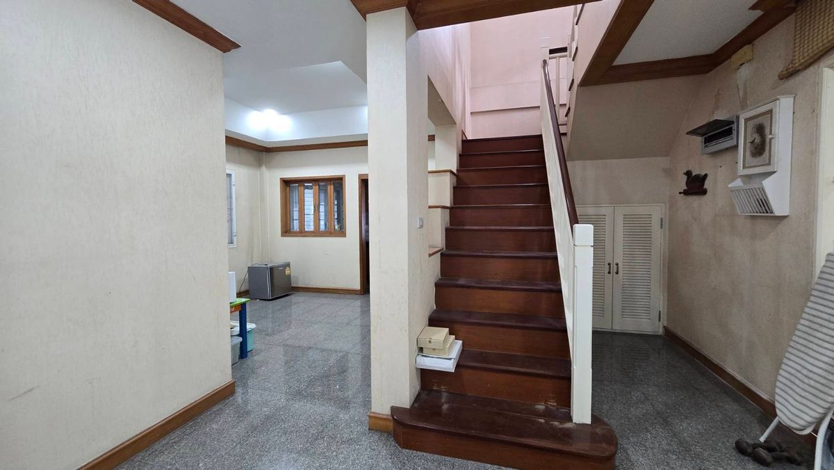 ขายบ้านเกษตรศาสตร์ รัชโยธิน : ขายบ้านเดี่ยว 2 ชั้น หมู่บ้านนันทวัน-วัชรพล  ถนนสุขาภิบาล 5 เขตบางเขน กรุงเทพมหานคร เนื้อที่ 91 ตารางวา พื้นที่ใช้สอย 220 ตารางเมตร 4 ห้องนอน 3 ห้องน้ำ