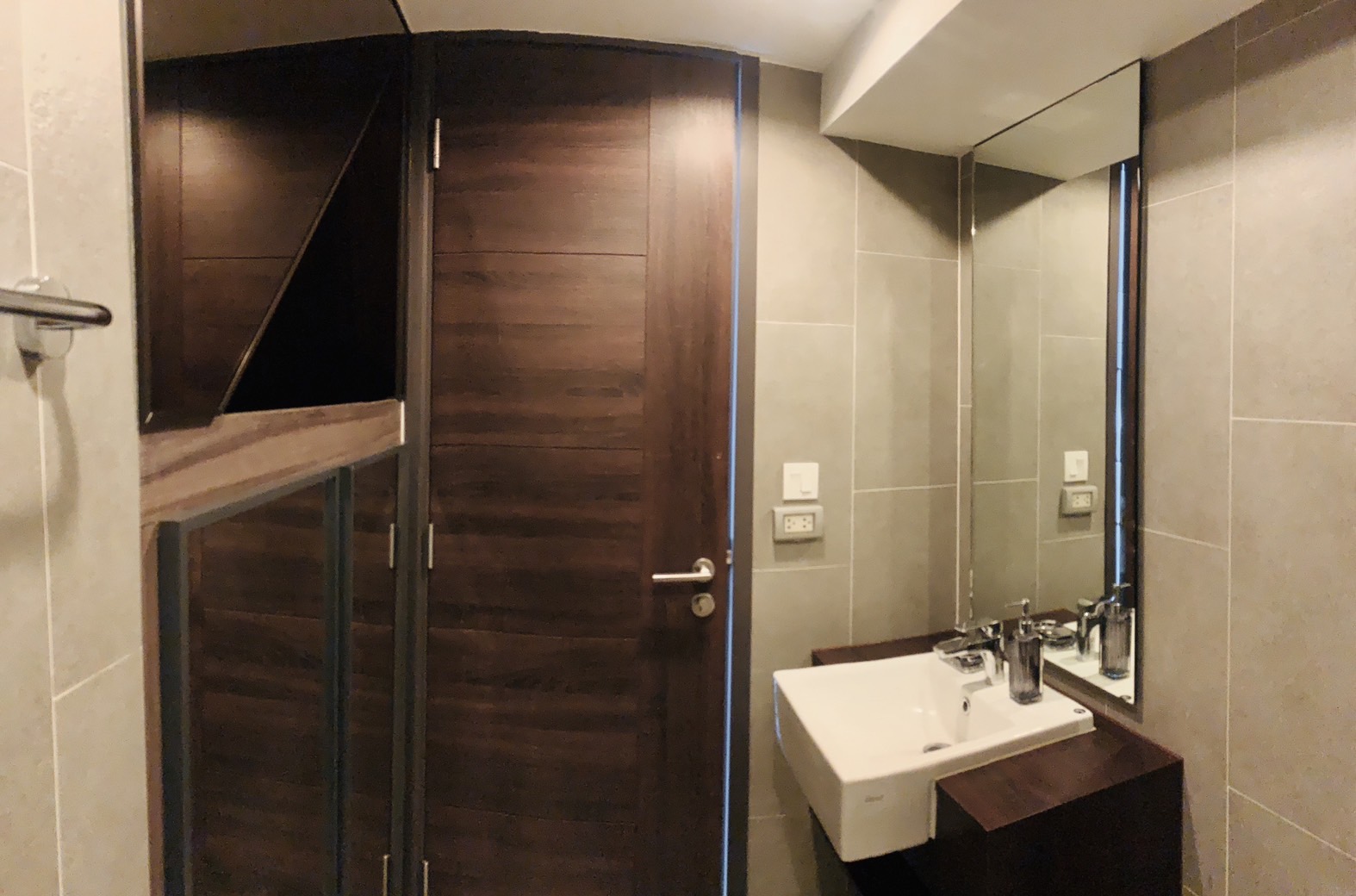 ให้เช่าคอนโดสุขุมวิท อโศก ทองหล่อ : C Ekkamai, 1 bed, 24000 per month