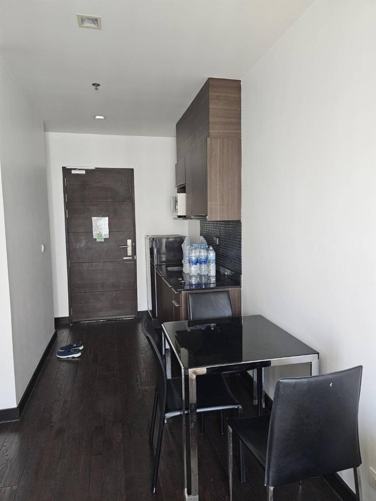 For RentCondoRatchathewi,Phayathai : 03/04/2026, For rent: Ideo Q Phayathai, 1 bedroom, near BTS Phaya Thai
Size: 40.68 sqm. Includes fitness center, garden, and security! 0642748883