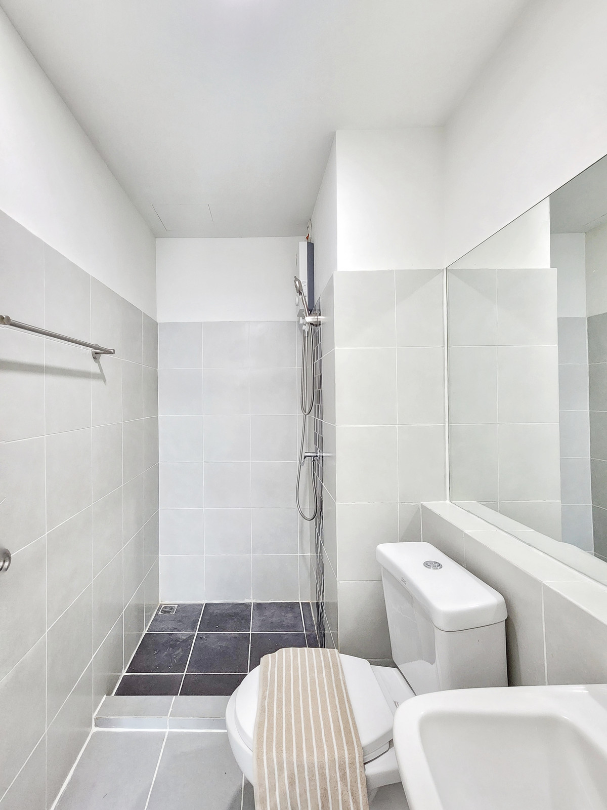 For SaleCondoSeri Thai, Ramkhamhaeng Nida : 🏡Here it is, a condo in a location near the Yellow Line🟡 🌿Installments starting at 5,000 baht, size 29 sq m.🌿