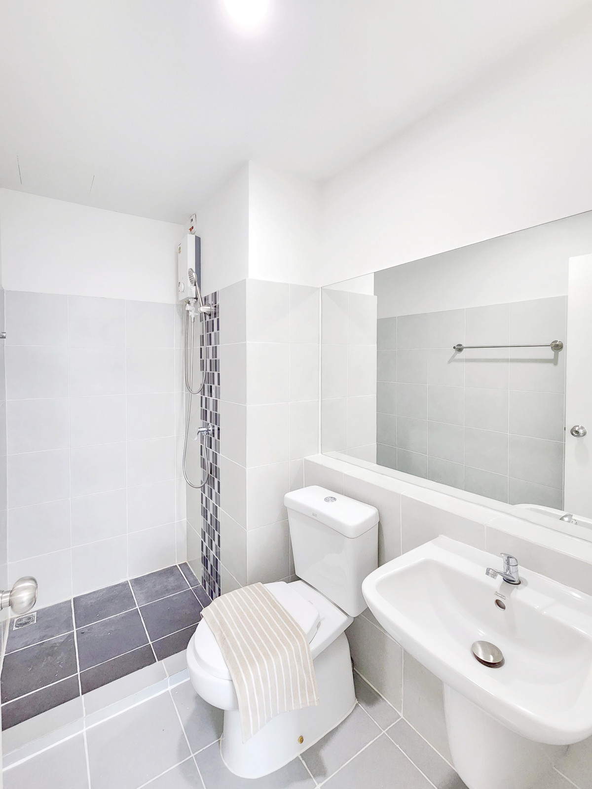 For SaleCondoSeri Thai, Ramkhamhaeng Nida : 🏡Here it is, a condo in a location near the Yellow Line🟡 🌿Installments starting at 5,000 baht, size 29 sq m.🌿