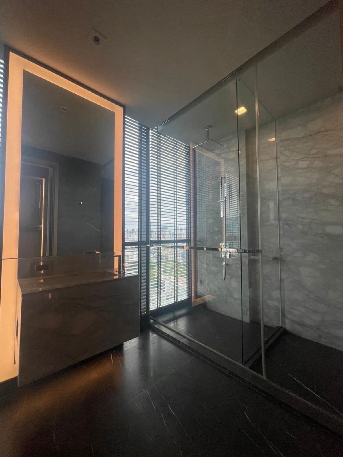 ขายคอนโดสุขุมวิท อโศก ทองหล่อ : คอนโดหรูทองหล่อ ใกล้ BTS มีลิฟต์ส่วนตัว เลี้ยงสัตว์ได้ วิวโล่ง เหมาะลงทุน ผลตอบแทนดี