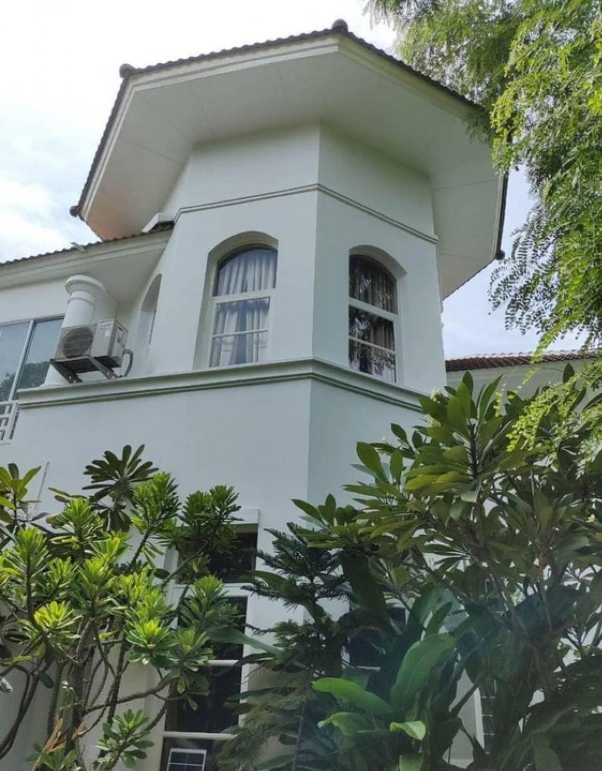 For SaleHouseLadkrabang, Suwannaphum Airport : 📢👇 Urgent sale, 2-storey luxury house, special price, at Lalin Green Ville Village, Rama 9-On Nut-Suvarnabhumi, the largest in the village, next to the Airport Link station, near Rama 9 Expressway, near Robinson, Paseo, Makro