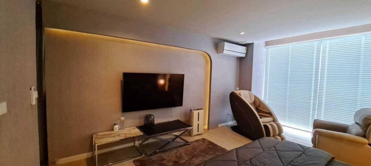 For SaleHouseLadkrabang, Suwannaphum Airport : 📢👇 Urgent sale, 2-storey luxury house, special price, at Lalin Green Ville Village, Rama 9-On Nut-Suvarnabhumi, the largest in the village, next to the Airport Link station, near Rama 9 Expressway, near Robinson, Paseo, Makro