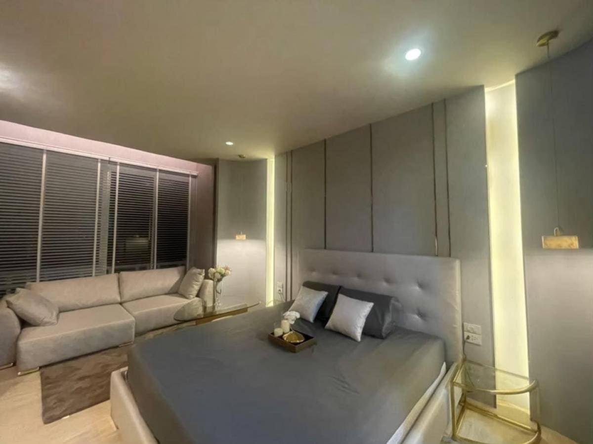 For SaleHouseLadkrabang, Suwannaphum Airport : 📢👇 Urgent sale, 2-storey luxury house, special price, at Lalin Green Ville Village, Rama 9-On Nut-Suvarnabhumi, the largest in the village, next to the Airport Link station, near Rama 9 Expressway, near Robinson, Paseo, Makro