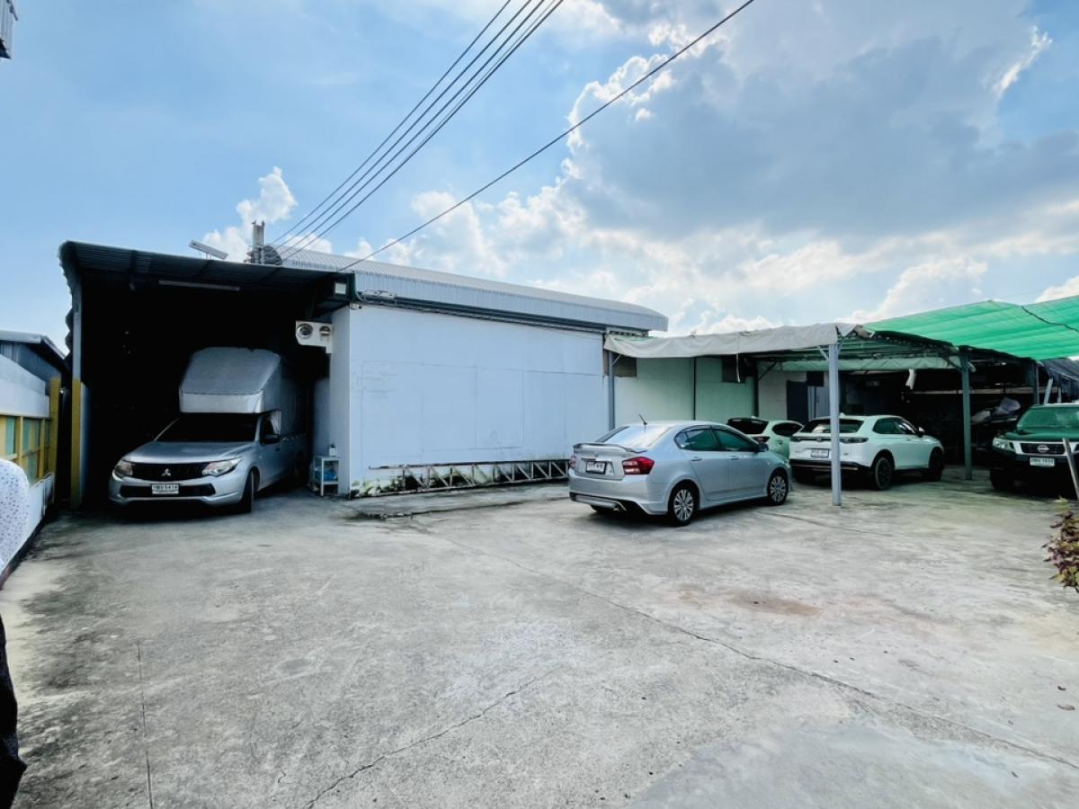 For SaleFactorySamut Prakan,Samrong : Earn an average of 3 million per month. Sell a plastic molding factory business with a customer base. Sell because I want to retire. Soi Pracha Uthit 76. Who will be lucky?