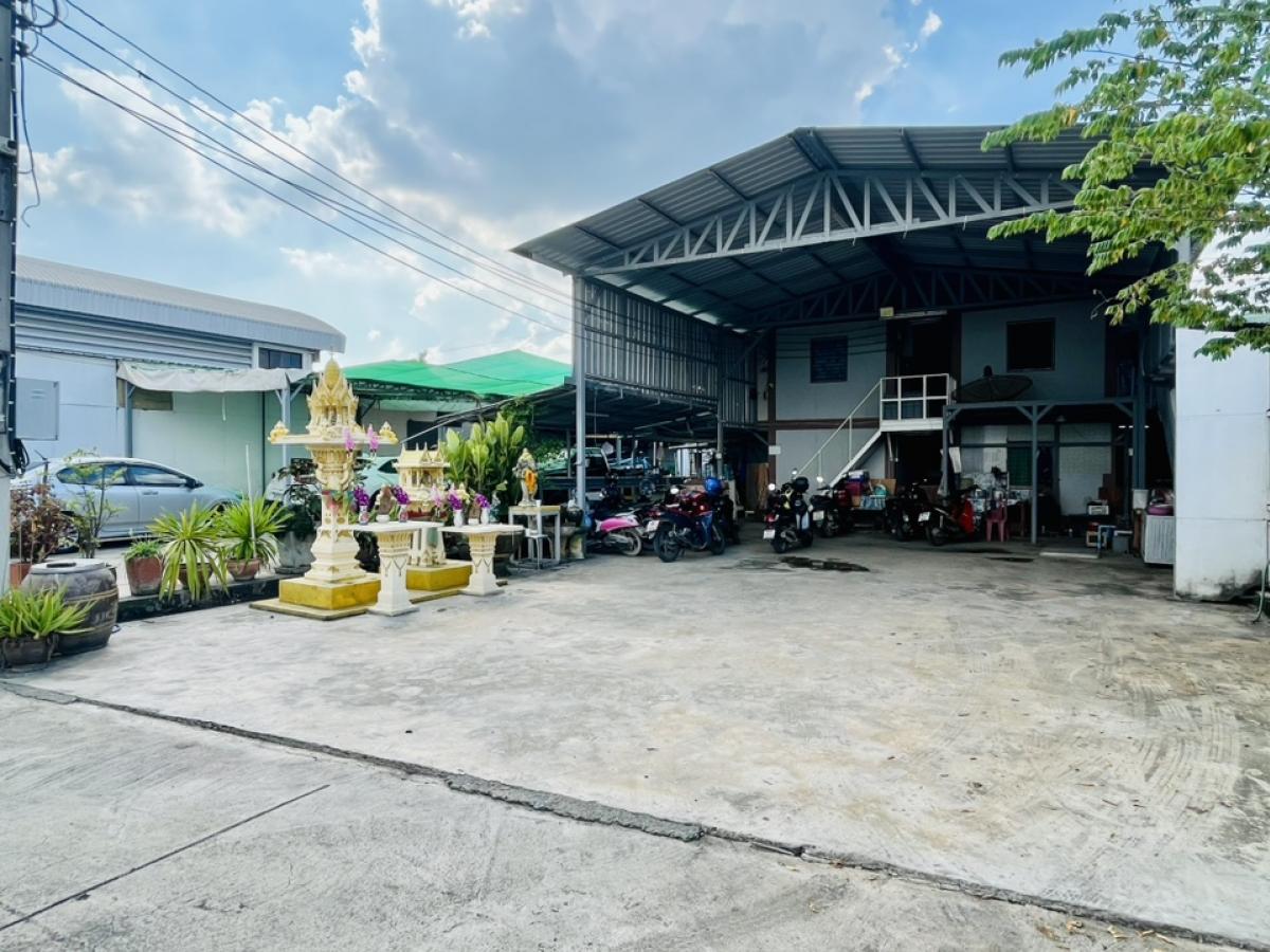 For SaleFactorySamut Prakan,Samrong : Earn an average of 3 million per month. Sell a plastic molding factory business with a customer base. Sell because I want to retire. Soi Pracha Uthit 76. Who will be lucky?