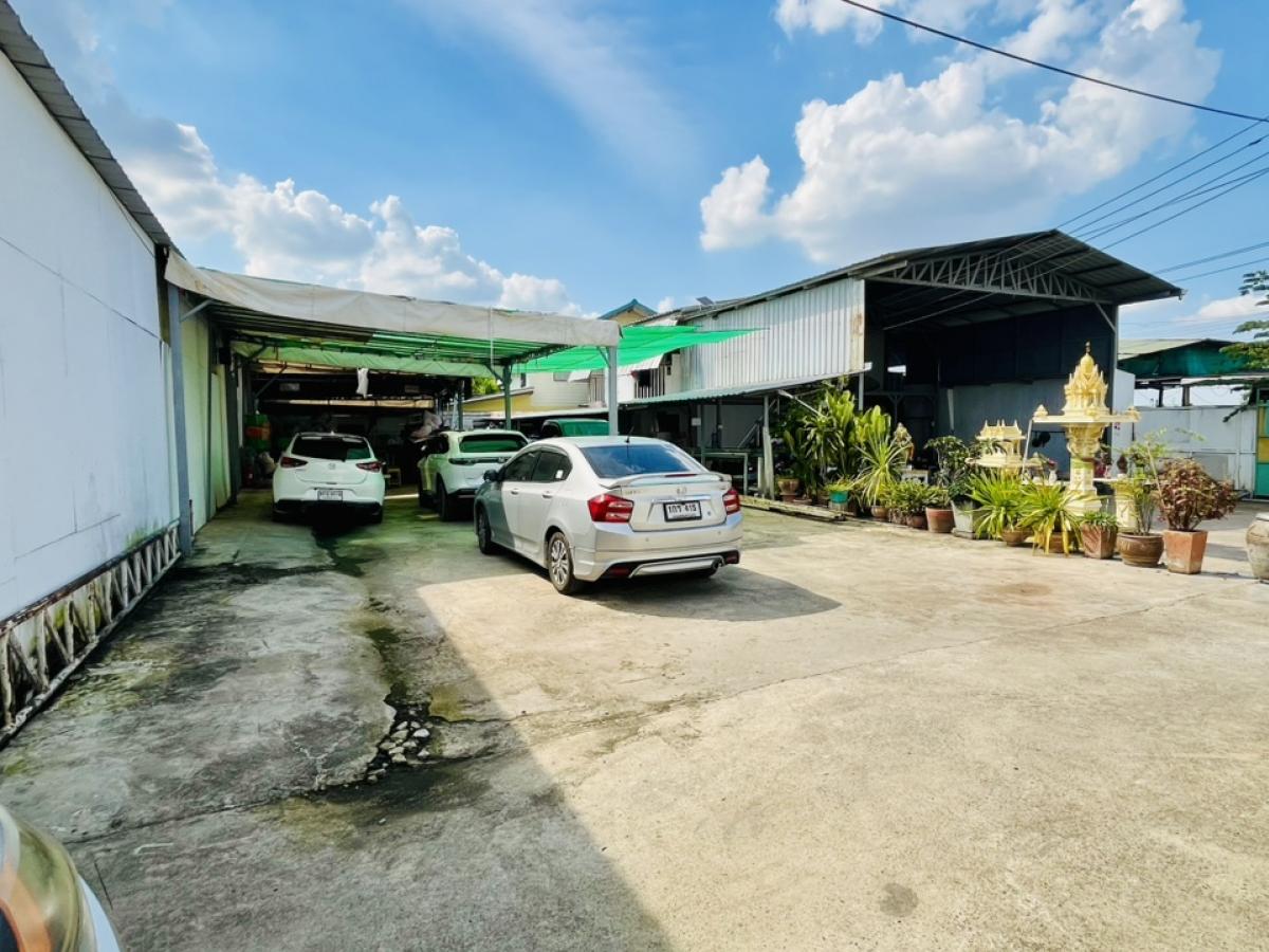 For SaleFactorySamut Prakan,Samrong : Earn an average of 3 million per month. Sell a plastic molding factory business with a customer base. Sell because I want to retire. Soi Pracha Uthit 76. Who will be lucky?