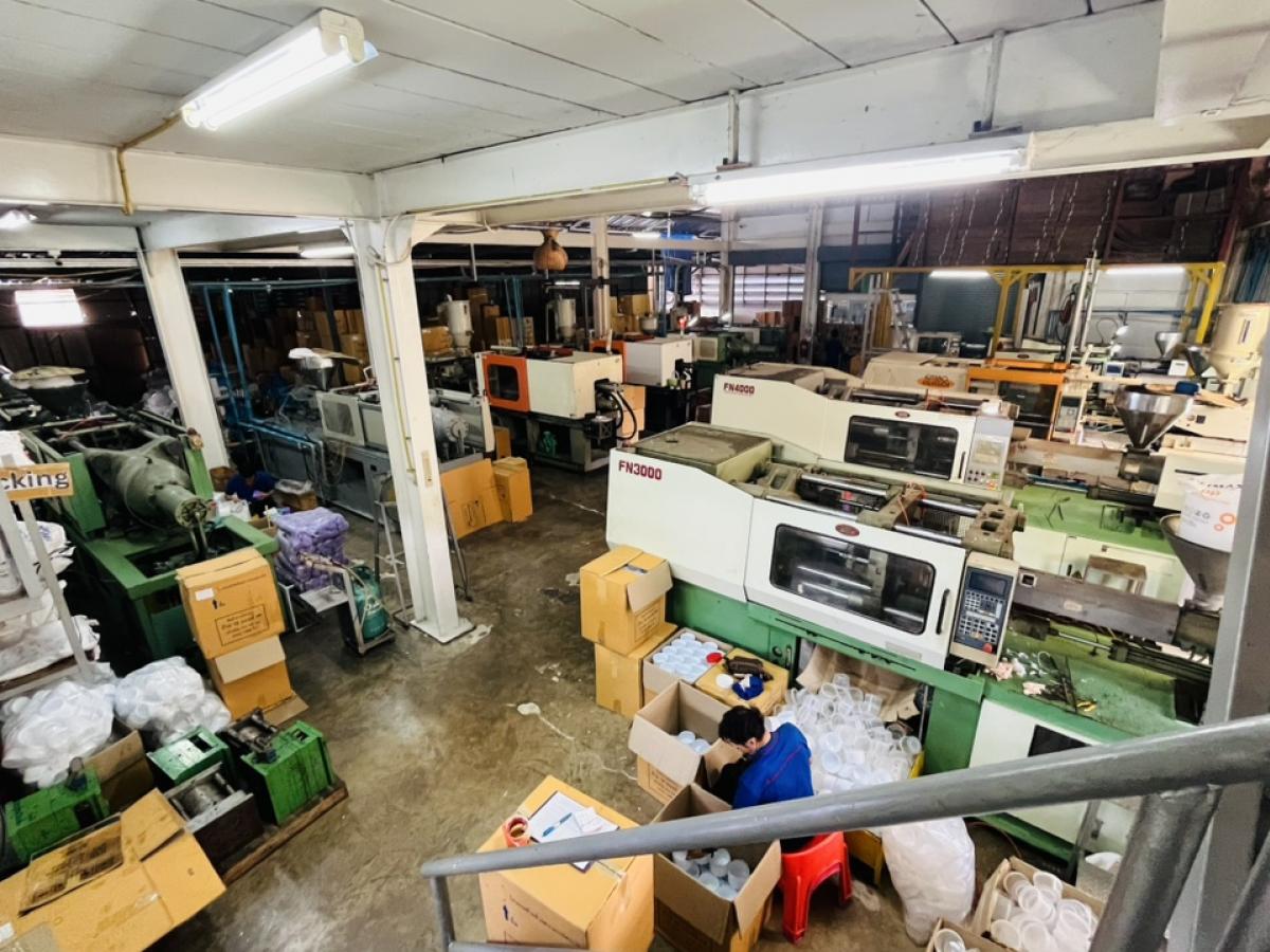 For SaleFactorySamut Prakan,Samrong : Earn an average of 3 million per month. Sell a plastic molding factory business with a customer base. Sell because I want to retire. Soi Pracha Uthit 76. Who will be lucky?