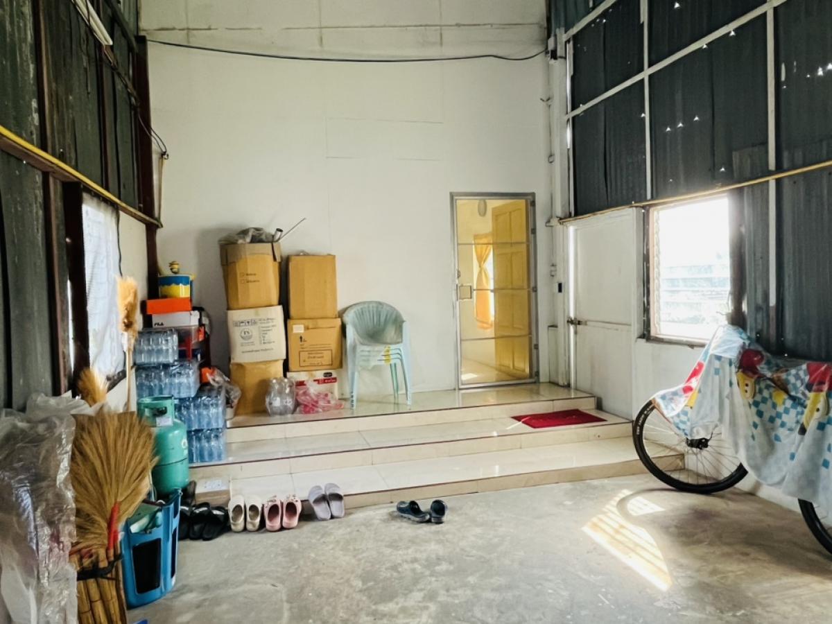 For SaleFactorySamut Prakan,Samrong : Earn an average of 3 million per month. Sell a plastic molding factory business with a customer base. Sell because I want to retire. Soi Pracha Uthit 76. Who will be lucky?