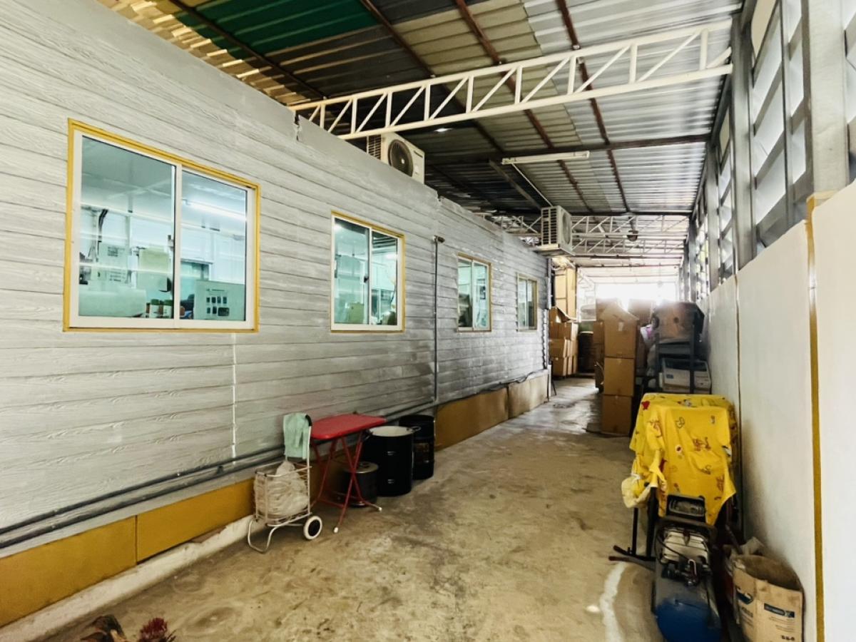 For SaleFactorySamut Prakan,Samrong : Earn an average of 3 million per month. Sell a plastic molding factory business with a customer base. Sell because I want to retire. Soi Pracha Uthit 76. Who will be lucky?