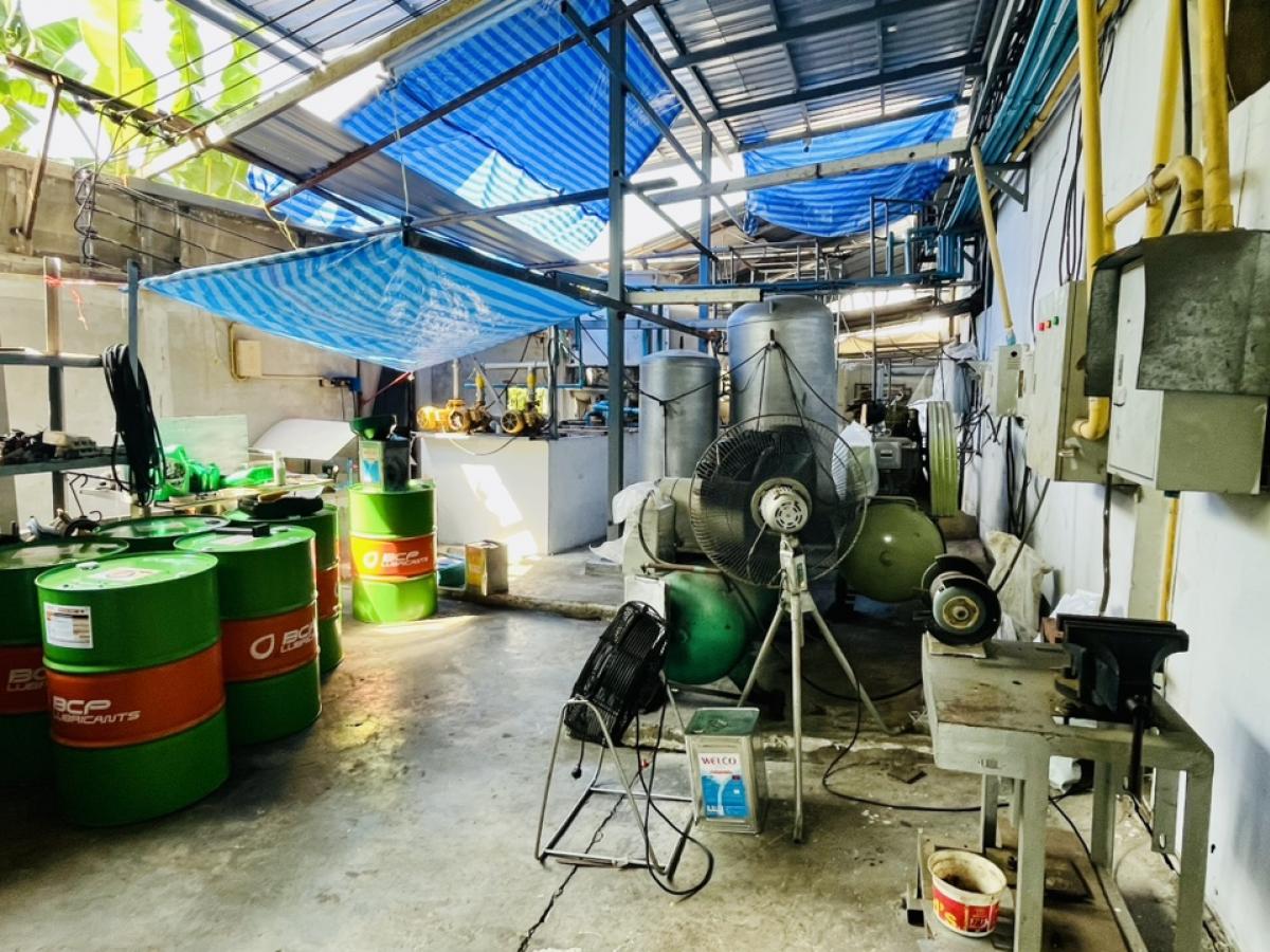 For SaleFactorySamut Prakan,Samrong : Earn an average of 3 million per month. Sell a plastic molding factory business with a customer base. Sell because I want to retire. Soi Pracha Uthit 76. Who will be lucky?