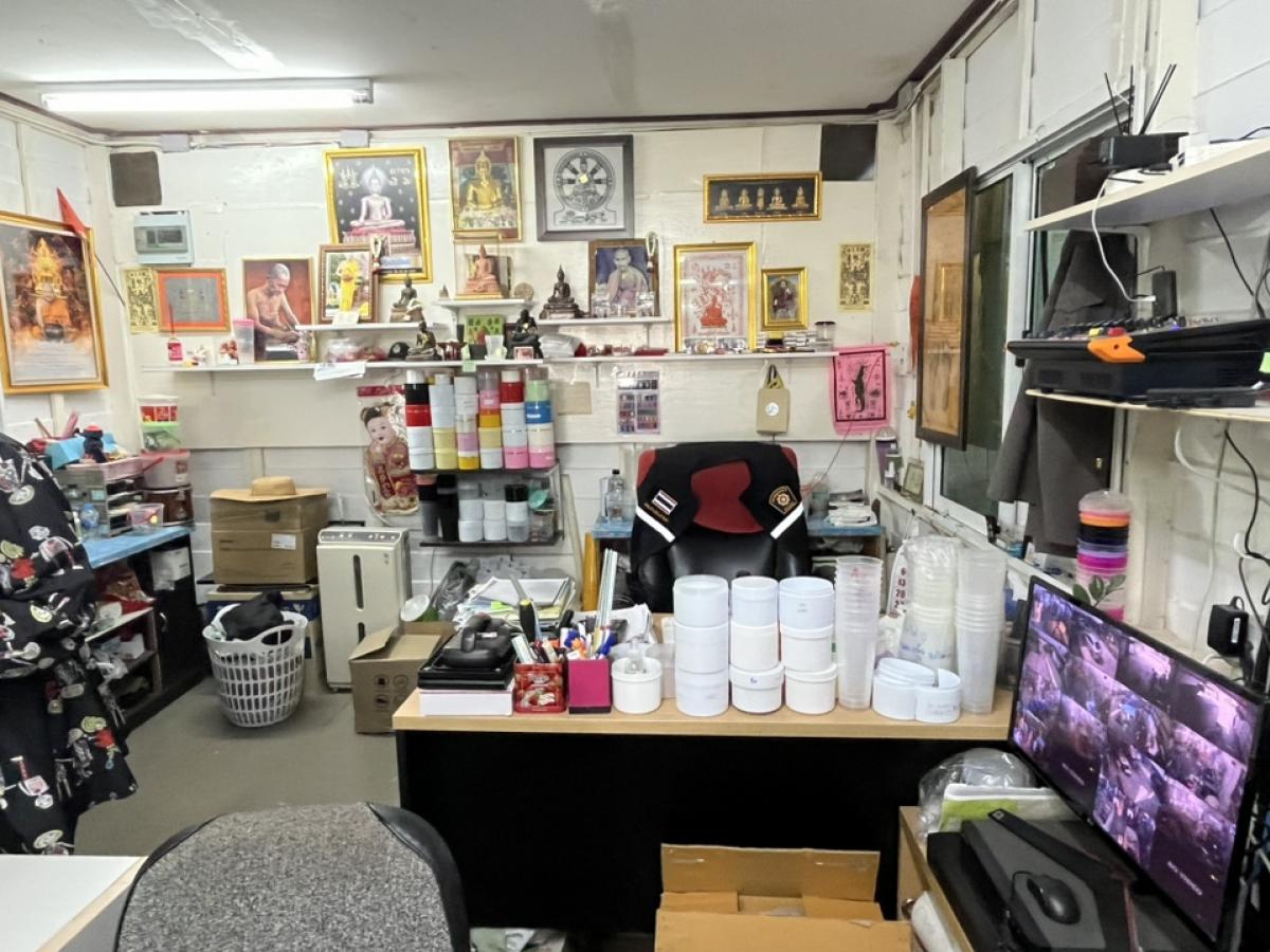 For SaleFactorySamut Prakan,Samrong : Earn an average of 3 million per month. Sell a plastic molding factory business with a customer base. Sell because I want to retire. Soi Pracha Uthit 76. Who will be lucky?