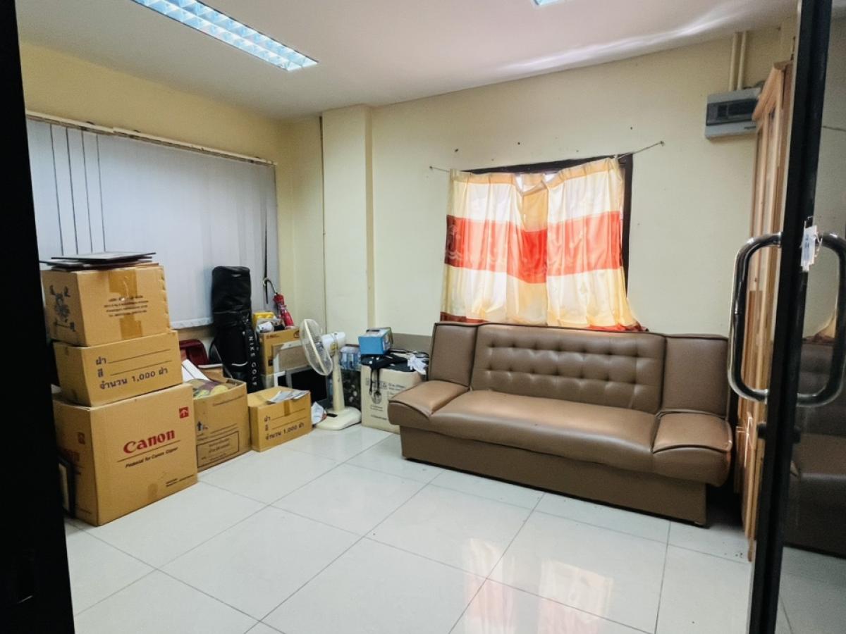 For SaleFactorySamut Prakan,Samrong : Earn an average of 3 million per month. Sell a plastic molding factory business with a customer base. Sell because I want to retire. Soi Pracha Uthit 76. Who will be lucky?