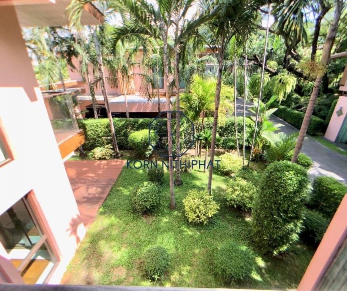 For RentHouseSathorn, Narathiwat : For rental single house Sathorn - Yenakart, Bangkok, welcome pet friendly well trained are allowed, nice compound security and green landscape relaxed