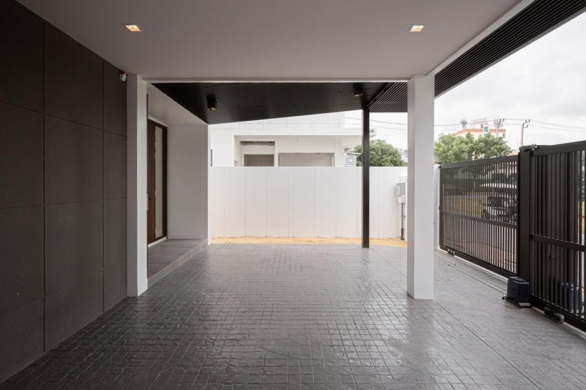 ขายบ้านอ่อนนุช อุดมสุข : 📢👇บ้านใหม่ พร้อมสระว่ายน้ำ  𝐓𝐡𝐞 𝐀𝐯𝐚 𝐑𝐞𝐬𝐢𝐝𝐞𝐧𝐜𝐞 𝐒𝐮𝐤𝐡𝐮𝐦𝐯𝐢𝐭 𝟕𝟕 ใกล้ Well International School และ Bangkok Prep.