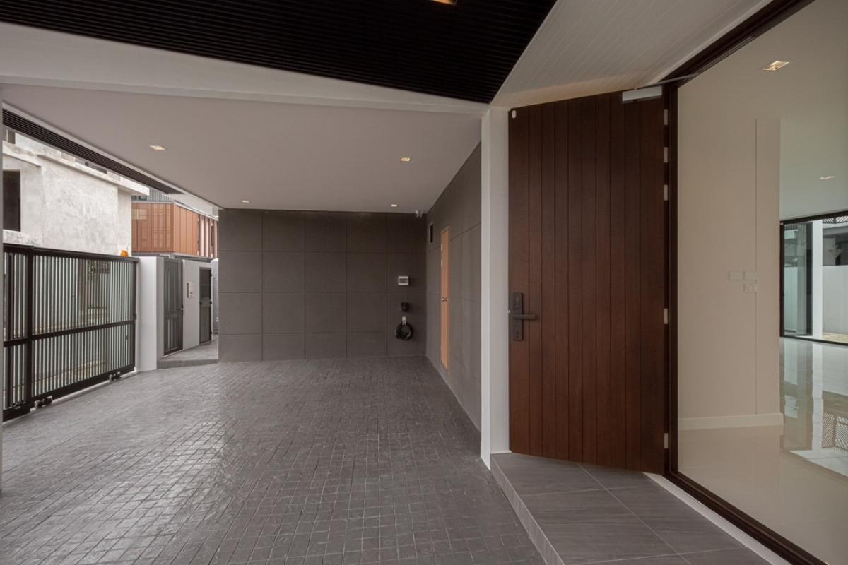 ขายบ้านอ่อนนุช อุดมสุข : 📢👇บ้านใหม่ พร้อมสระว่ายน้ำ  𝐓𝐡𝐞 𝐀𝐯𝐚 𝐑𝐞𝐬𝐢𝐝𝐞𝐧𝐜𝐞 𝐒𝐮𝐤𝐡𝐮𝐦𝐯𝐢𝐭 𝟕𝟕 ใกล้ Well International School และ Bangkok Prep.