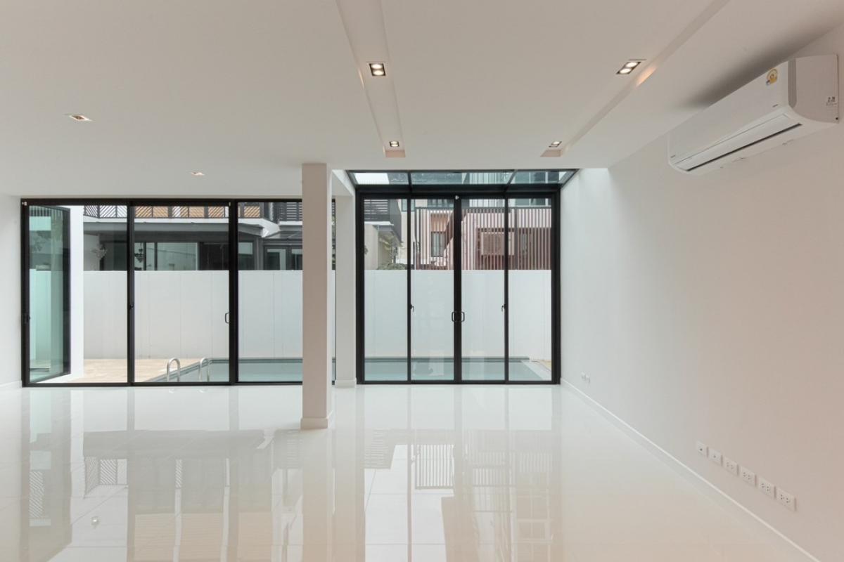 ขายบ้านอ่อนนุช อุดมสุข : 📢👇บ้านใหม่ พร้อมสระว่ายน้ำ  𝐓𝐡𝐞 𝐀𝐯𝐚 𝐑𝐞𝐬𝐢𝐝𝐞𝐧𝐜𝐞 𝐒𝐮𝐤𝐡𝐮𝐦𝐯𝐢𝐭 𝟕𝟕 ใกล้ Well International School และ Bangkok Prep.