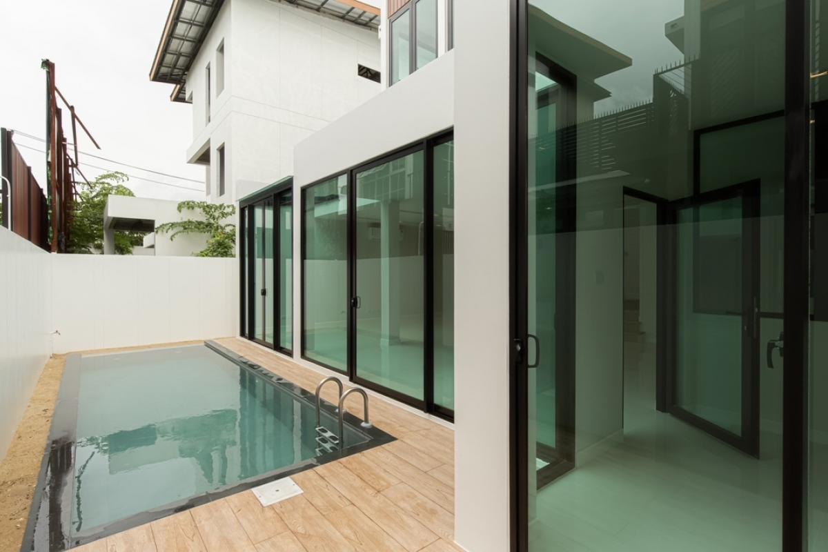 ขายบ้านอ่อนนุช อุดมสุข : 📢👇บ้านใหม่ พร้อมสระว่ายน้ำ  𝐓𝐡𝐞 𝐀𝐯𝐚 𝐑𝐞𝐬𝐢𝐝𝐞𝐧𝐜𝐞 𝐒𝐮𝐤𝐡𝐮𝐦𝐯𝐢𝐭 𝟕𝟕 ใกล้ Well International School และ Bangkok Prep.