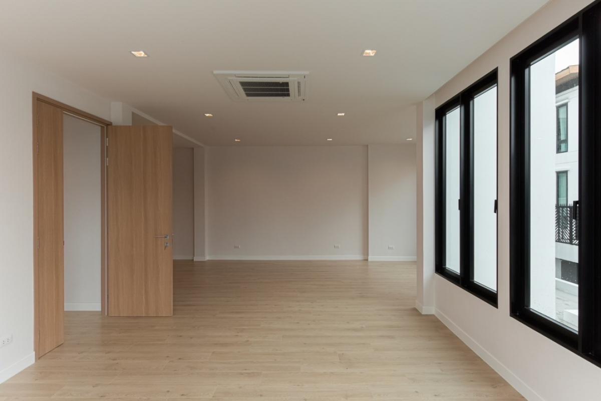 ขายบ้านอ่อนนุช อุดมสุข : 📢👇บ้านใหม่ พร้อมสระว่ายน้ำ  𝐓𝐡𝐞 𝐀𝐯𝐚 𝐑𝐞𝐬𝐢𝐝𝐞𝐧𝐜𝐞 𝐒𝐮𝐤𝐡𝐮𝐦𝐯𝐢𝐭 𝟕𝟕 ใกล้ Well International School และ Bangkok Prep.