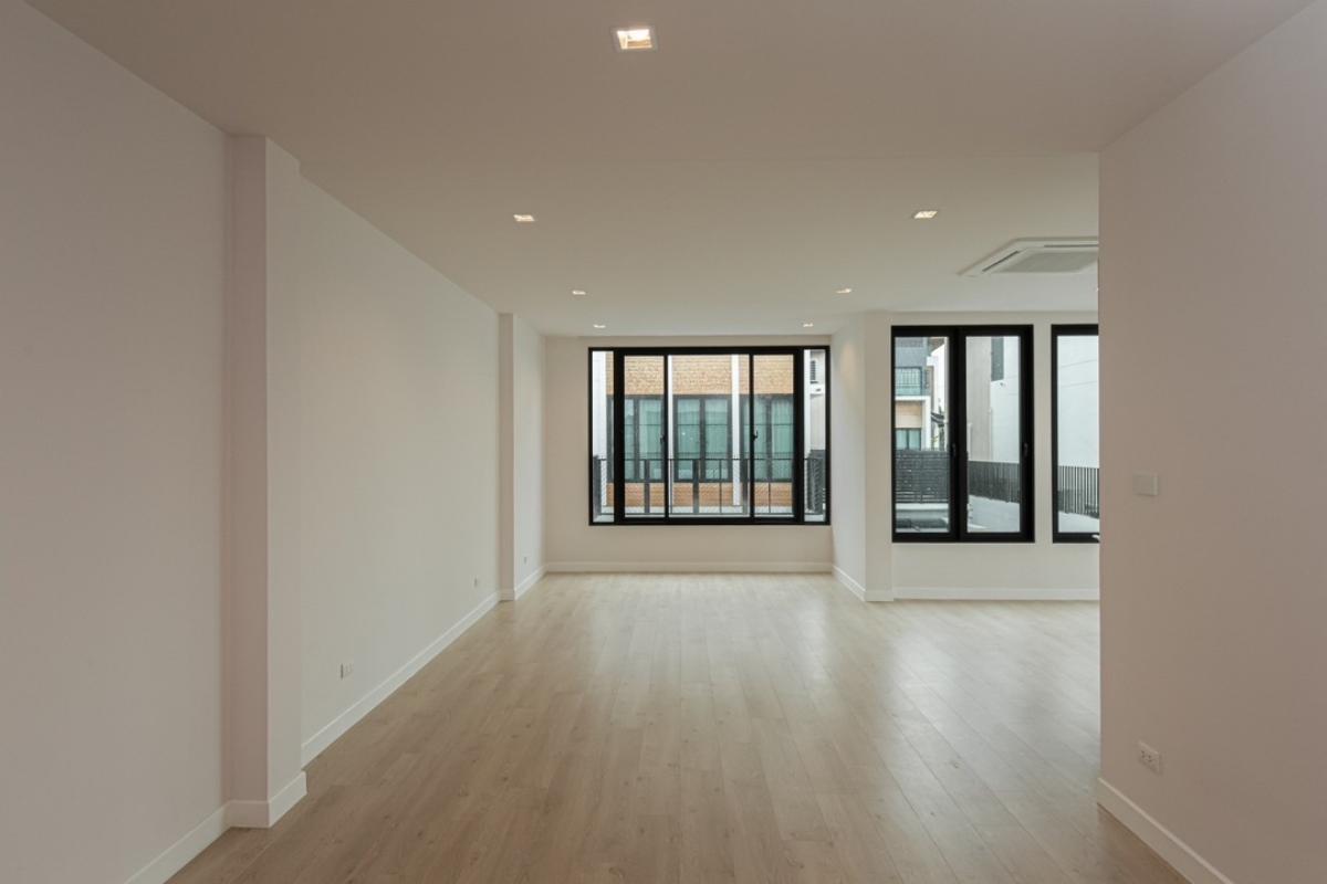 ขายบ้านอ่อนนุช อุดมสุข : 📢👇บ้านใหม่ พร้อมสระว่ายน้ำ  𝐓𝐡𝐞 𝐀𝐯𝐚 𝐑𝐞𝐬𝐢𝐝𝐞𝐧𝐜𝐞 𝐒𝐮𝐤𝐡𝐮𝐦𝐯𝐢𝐭 𝟕𝟕 ใกล้ Well International School และ Bangkok Prep.