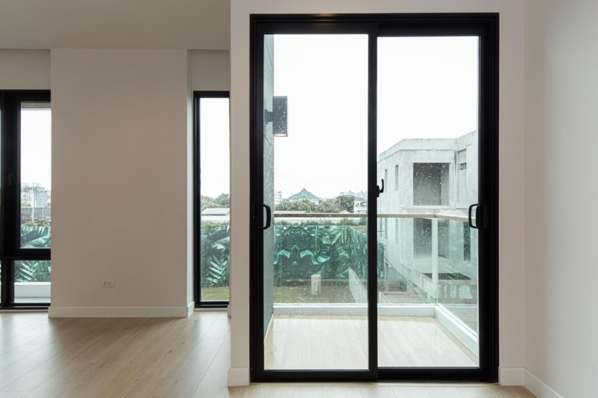 ขายบ้านอ่อนนุช อุดมสุข : 📢👇บ้านใหม่ พร้อมสระว่ายน้ำ  𝐓𝐡𝐞 𝐀𝐯𝐚 𝐑𝐞𝐬𝐢𝐝𝐞𝐧𝐜𝐞 𝐒𝐮𝐤𝐡𝐮𝐦𝐯𝐢𝐭 𝟕𝟕 ใกล้ Well International School และ Bangkok Prep.