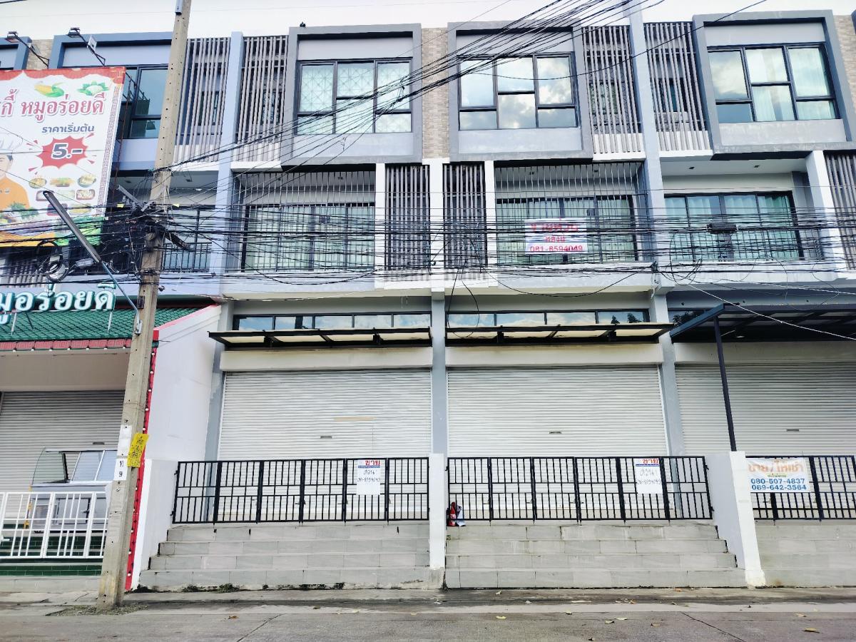 For SaleShop HouseBang kae, Phetkasem : For sale: 2 new commercial buildings, 47.4 sq.wa., Soi Office of Land, Nong Khaem