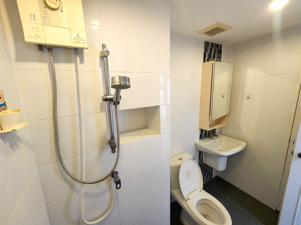 For RentCondoBangna, Bearing, Lasalle : Status as shown in the cover photo**Vacant room, has washing machine, provides items as shown in the photo**For rent The Nich Mono Bangna Phase 2**SN431.37