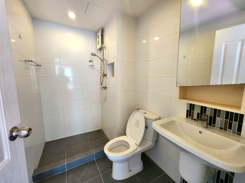 For RentCondoBangna, Bearing, Lasalle : Status as shown in the cover photo**Vacant room, has washing machine, provides items as shown in the photo**For rent The Nich Mono Bangna Phase 2**SN431.37