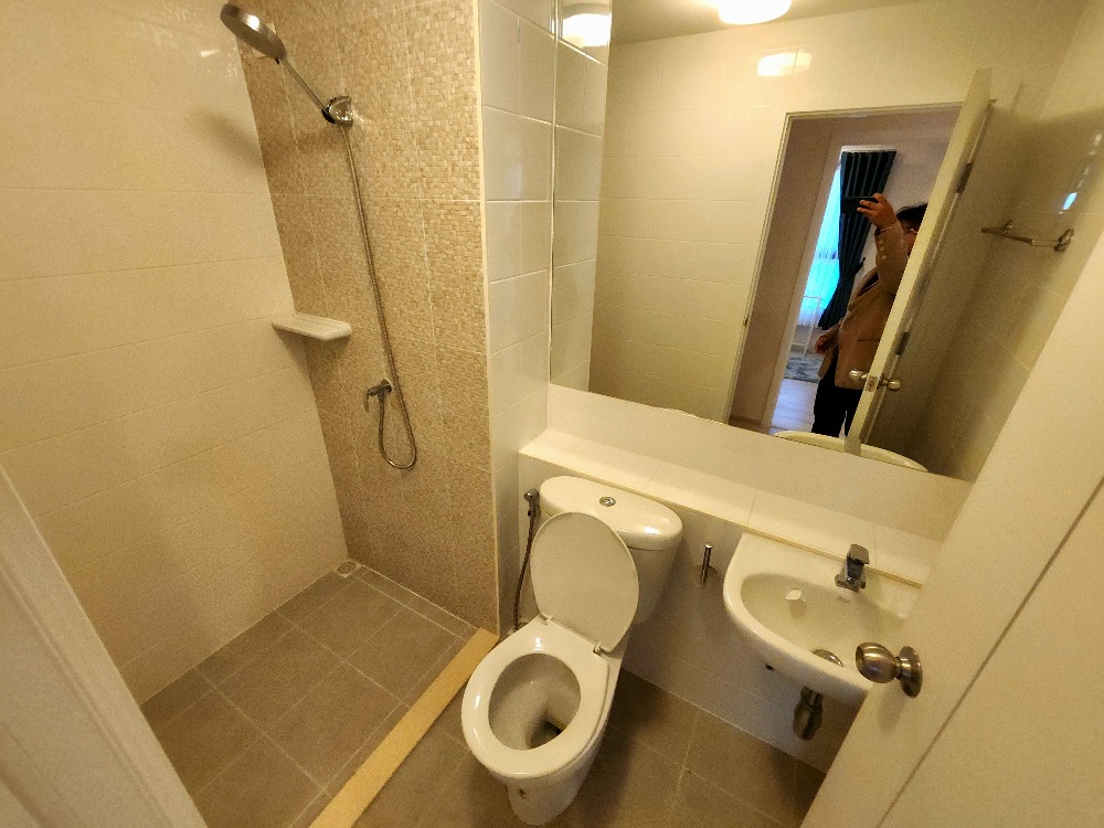 For RentCondoNonthaburi, Bang Yai, Bangbuathong : The condition is as shown. North direction**New, first hand!! The room is available. Beautiful and luxurious. The picture is from the real room** For rent, Plum Condo Central Station Phase 1, beautiful view, not long to wait for the lift. SN490.73