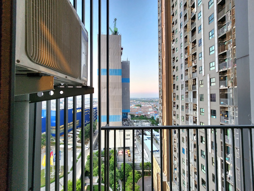 For RentCondoNonthaburi, Bang Yai, Bangbuathong : The condition is as shown. North direction**New, first hand!! The room is available. Beautiful and luxurious. The picture is from the real room** For rent, Plum Condo Central Station Phase 1, beautiful view, not long to wait for the lift. SN490.73