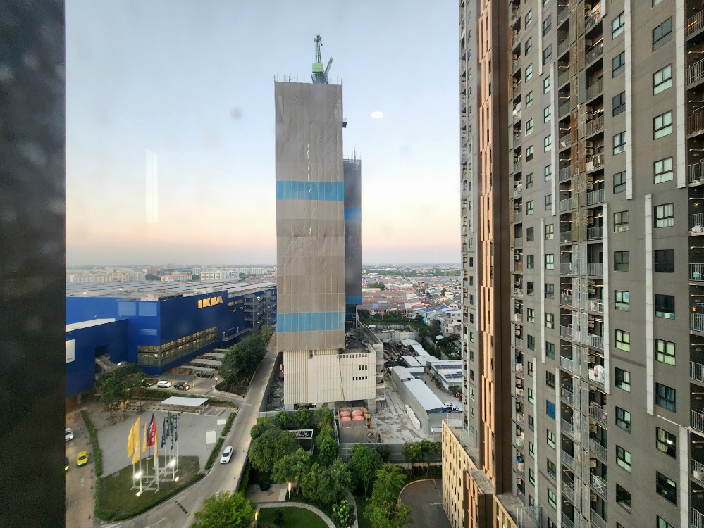 For RentCondoNonthaburi, Bang Yai, Bangbuathong : The condition is as shown. North direction**New, first hand!! The room is available. Beautiful and luxurious. The picture is from the real room** For rent, Plum Condo Central Station Phase 1, beautiful view, not long to wait for the lift. SN490.73