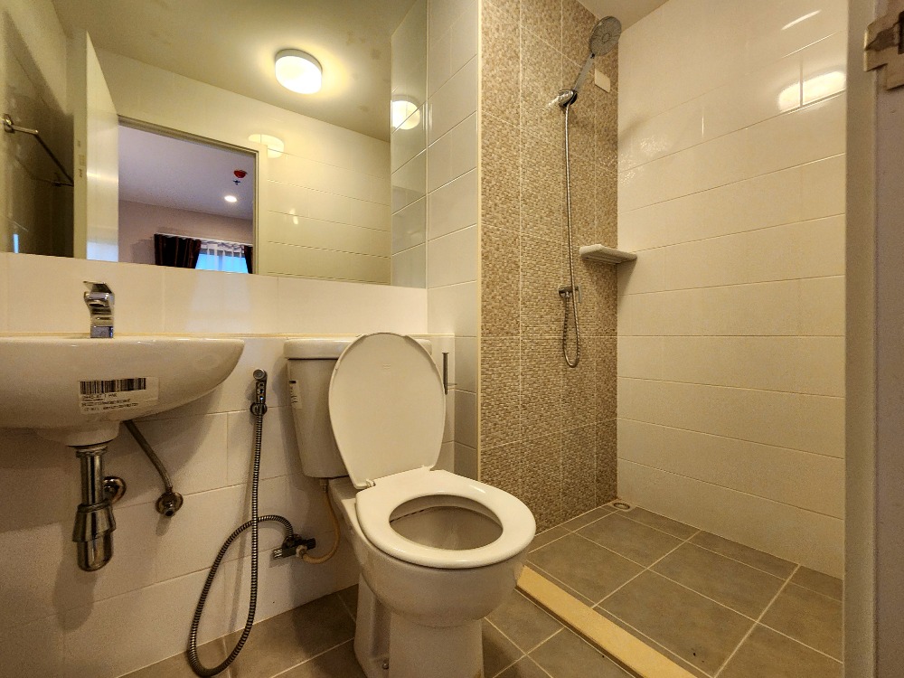 For RentCondoNonthaburi, Bang Yai, Bangbuathong : The condition is as shown. North direction**New, first hand!! The room is available. Beautiful and luxurious. The picture is from the real room** For rent, Plum Condo Central Station Phase 1, beautiful view, not long to wait for the lift. SN490.73