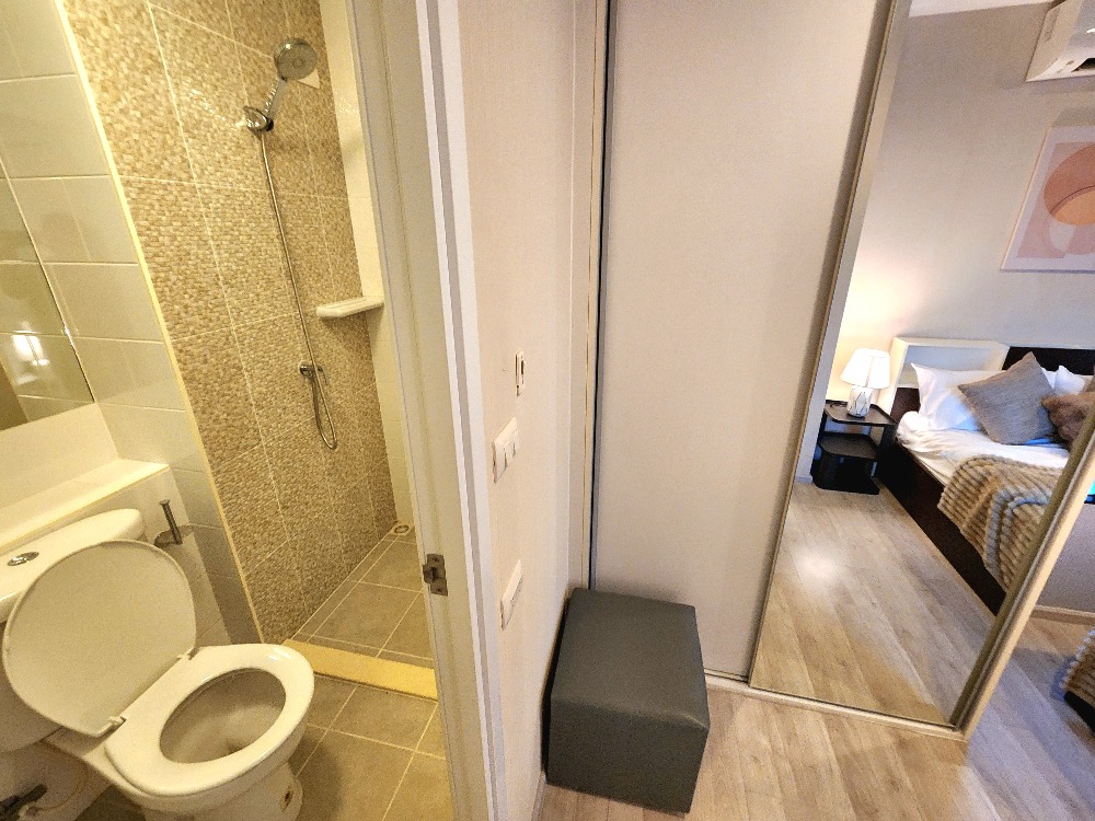 For RentCondoNonthaburi, Bang Yai, Bangbuathong : The condition is as shown. North direction**New, first hand!! The room is available. Beautiful and luxurious. The picture is from the real room** For rent, Plum Condo Central Station Phase 1, beautiful view, not long to wait for the lift. SN490.73