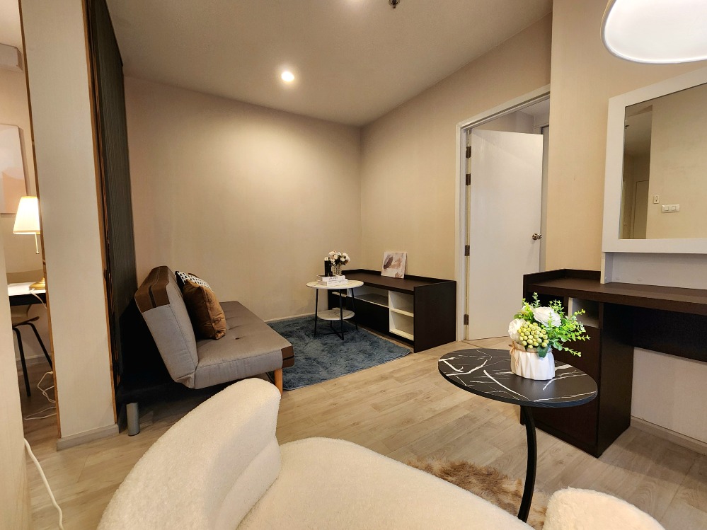 For RentCondoNonthaburi, Bang Yai, Bangbuathong : The condition is as shown. North direction**New, first hand!! The room is available. Beautiful and luxurious. The picture is from the real room** For rent, Plum Condo Central Station Phase 1, beautiful view, not long to wait for the lift. SN490.73