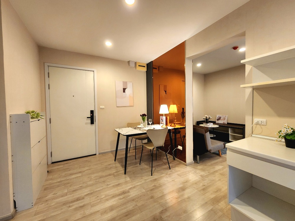 For RentCondoNonthaburi, Bang Yai, Bangbuathong : The condition is as shown. North direction**New, first hand!! The room is available. Beautiful and luxurious. The picture is from the real room** For rent, Plum Condo Central Station Phase 1, beautiful view, not long to wait for the lift. SN490.73