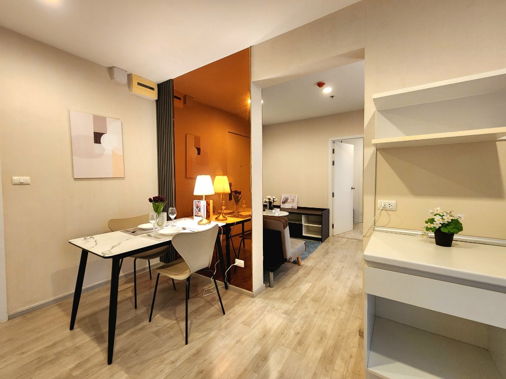 For RentCondoNonthaburi, Bang Yai, Bangbuathong : The condition is as shown. North direction**New, first hand!! The room is available. Beautiful and luxurious. The picture is from the real room** For rent, Plum Condo Central Station Phase 1, beautiful view, not long to wait for the lift. SN490.73