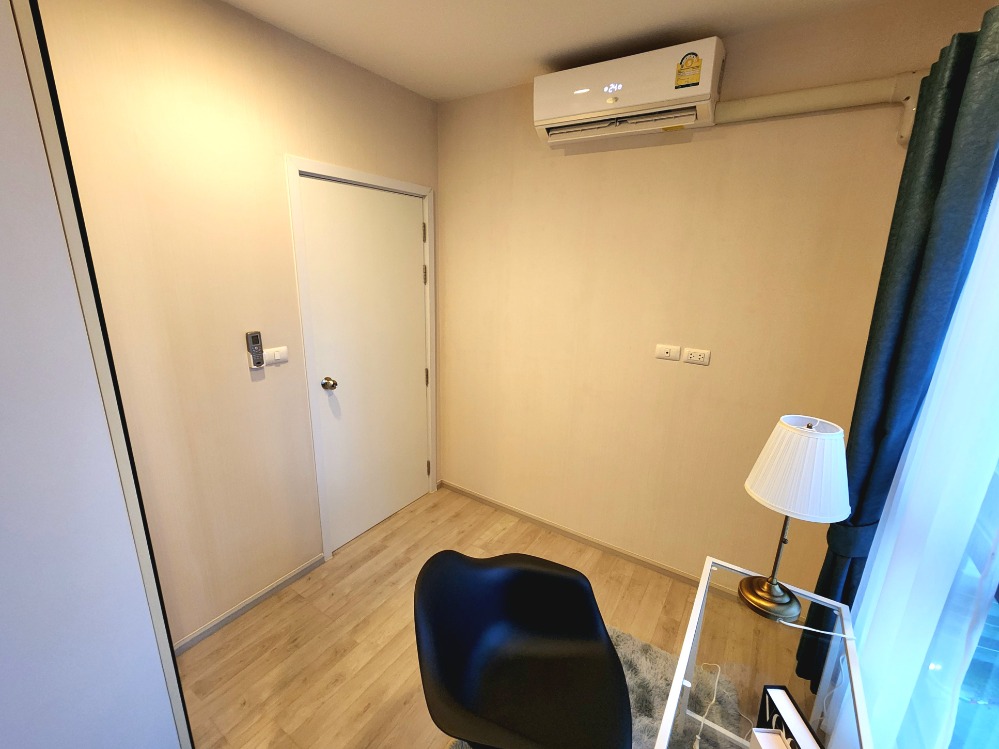 For RentCondoNonthaburi, Bang Yai, Bangbuathong : The condition is as shown. North direction**New, first hand!! The room is available. Beautiful and luxurious. The picture is from the real room** For rent, Plum Condo Central Station Phase 1, beautiful view, not long to wait for the lift. SN490.73