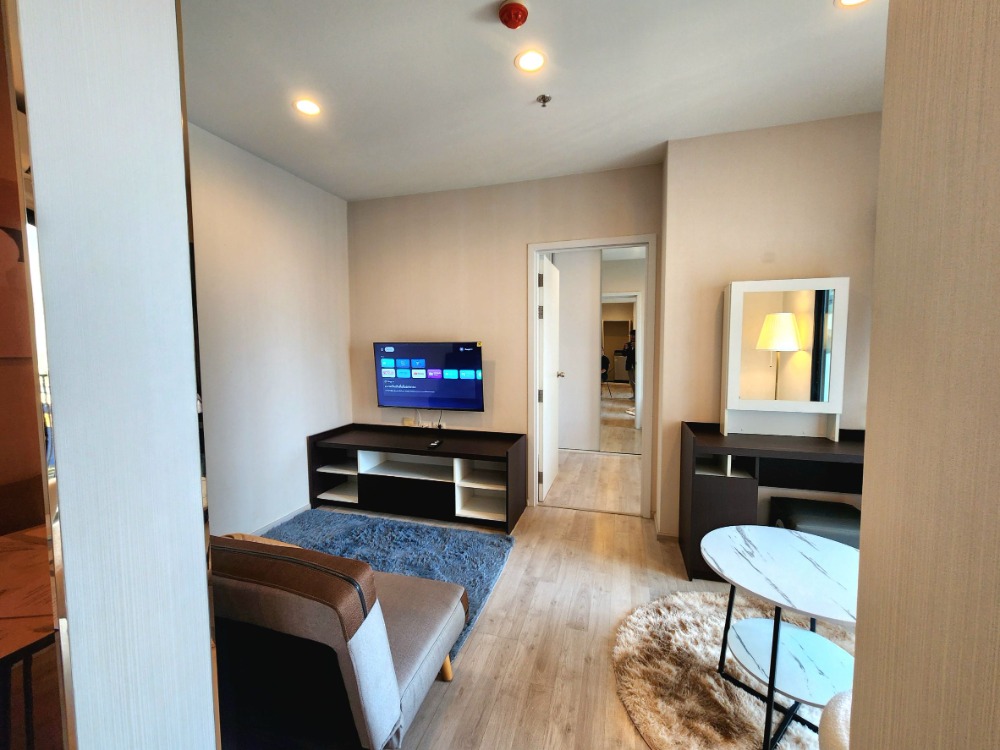 For RentCondoNonthaburi, Bang Yai, Bangbuathong : The condition is as shown. North direction**New, first hand!! The room is available. Beautiful and luxurious. The picture is from the real room** For rent, Plum Condo Central Station Phase 1, beautiful view, not long to wait for the lift. SN490.73