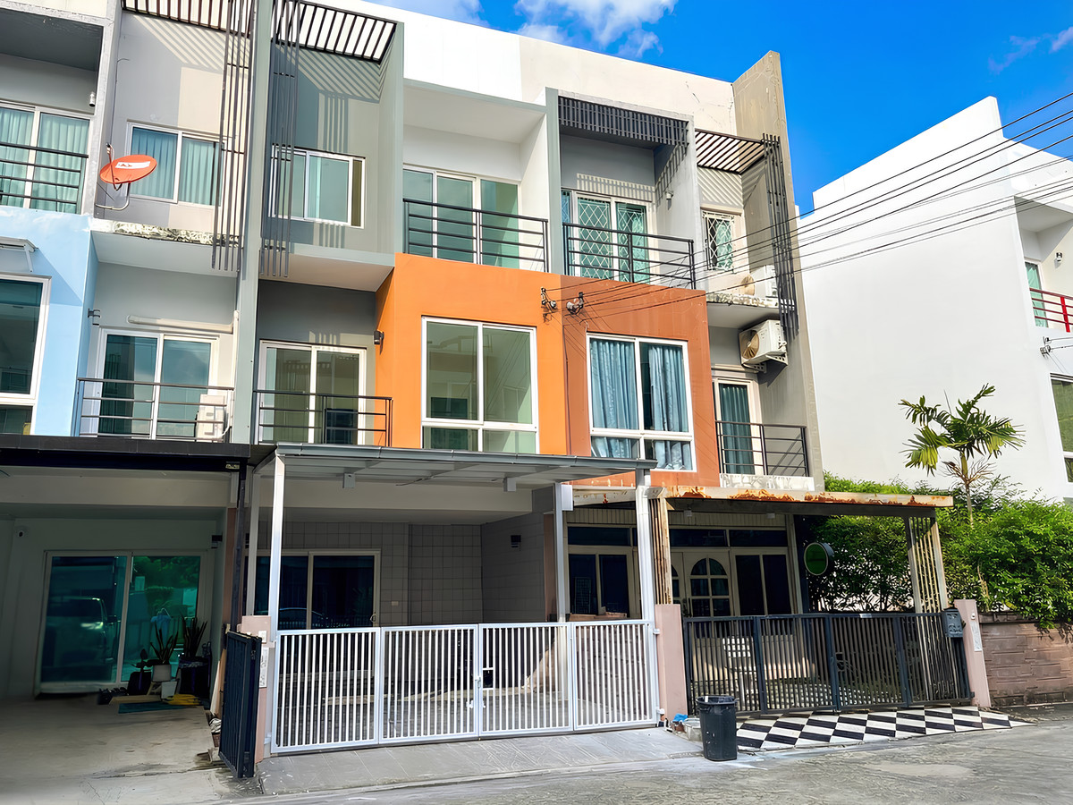 For SaleTownhomeNawamin, Ramindra : For sale: 3-storey townhouse, Greenwich Village, Ram Intra 21 wa, newly renovated, ready to move in, convenient transportation, Ring Road, Ram Intra-Achanong Expressway