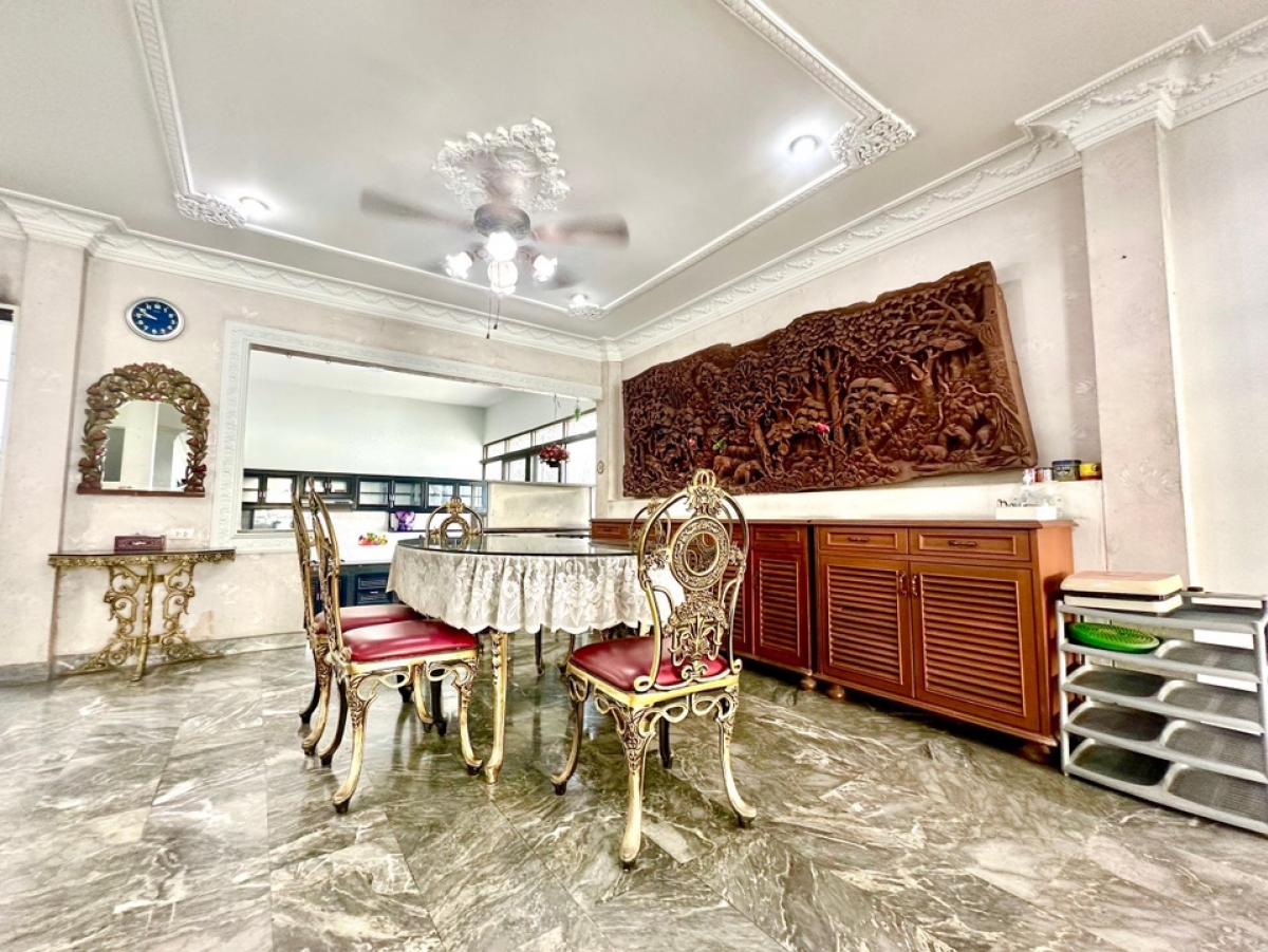 For RentHousePinklao, Charansanitwong : 📢👇Single house for rent in Taling Chan area, the front of the house faces north, decorated in a luxurious European style, near VELO Plaza, Central Westville.