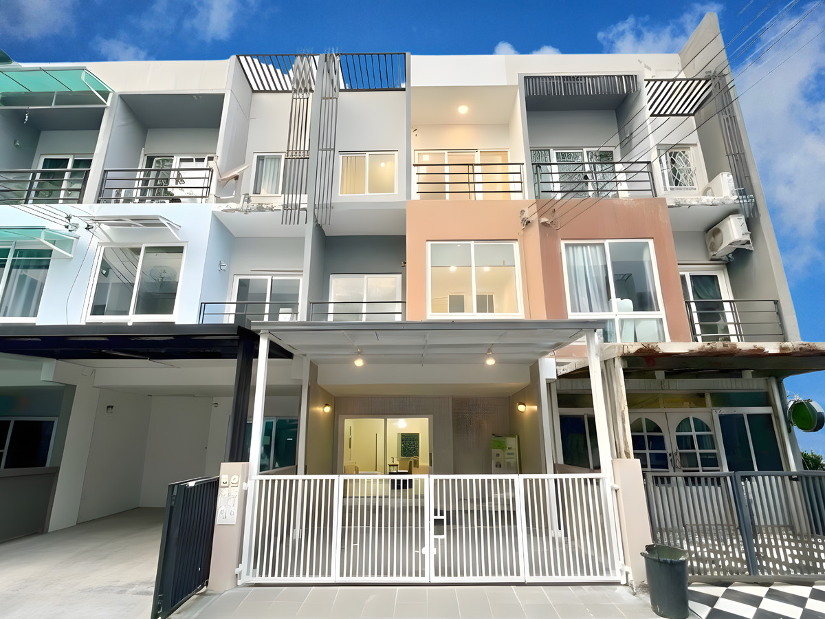 ขายทาวน์โฮมนวมินทร์ รามอินทรา : 🔥ขายด่วนลดเยอะ!!🔥 ทาวน์โฮม 3 ชั้น ม.กรีนิช รามอินทรา 21วา ติดแมคโคร รามอินทรา 📞086 253 2000