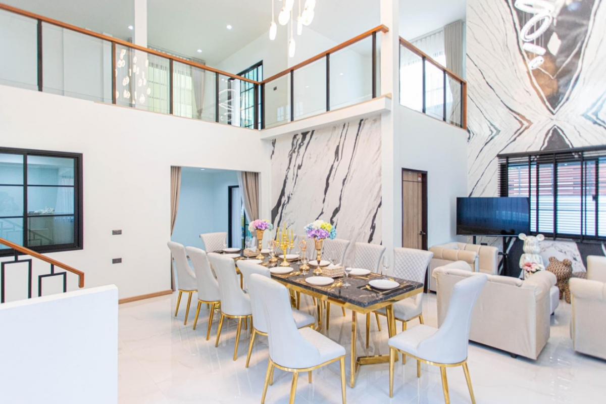 For RentHouseRatchadapisek, Huaikwang, Suttisan : 📢👇 New Modern  Luxury Single House in Huai kwang, near many international schools, shopping malls and restaurants