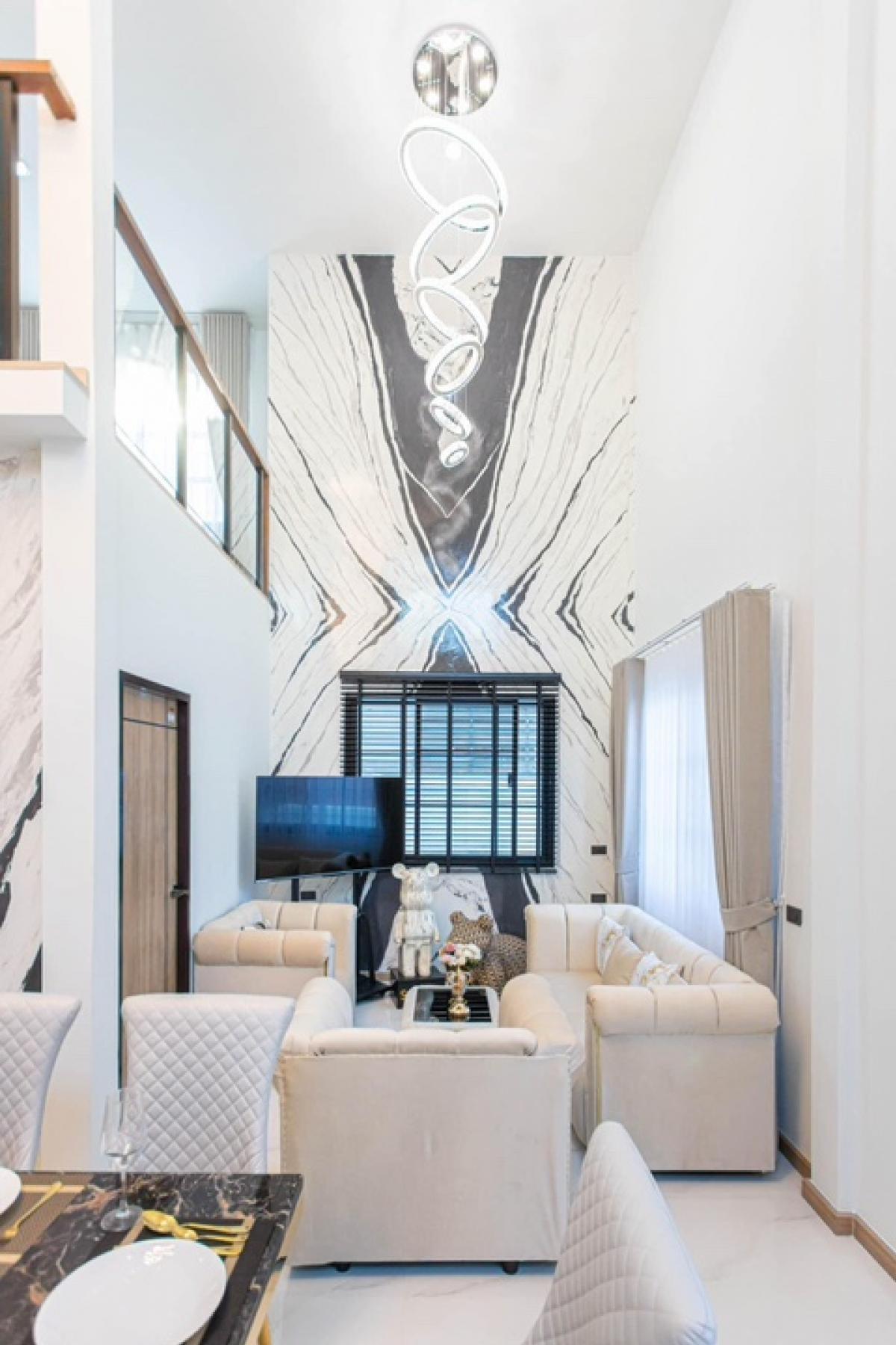 ให้เช่าบ้านรัชดา ห้วยขวาง : 📢👇 New Modern  Luxury Single House in Ladprao, near many international schools, shopping malls and restaurants