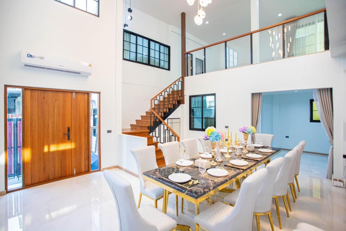 ให้เช่าบ้านรัชดา ห้วยขวาง : 📢👇 New Modern  Luxury Single House in Ladprao, near many international schools, shopping malls and restaurants
