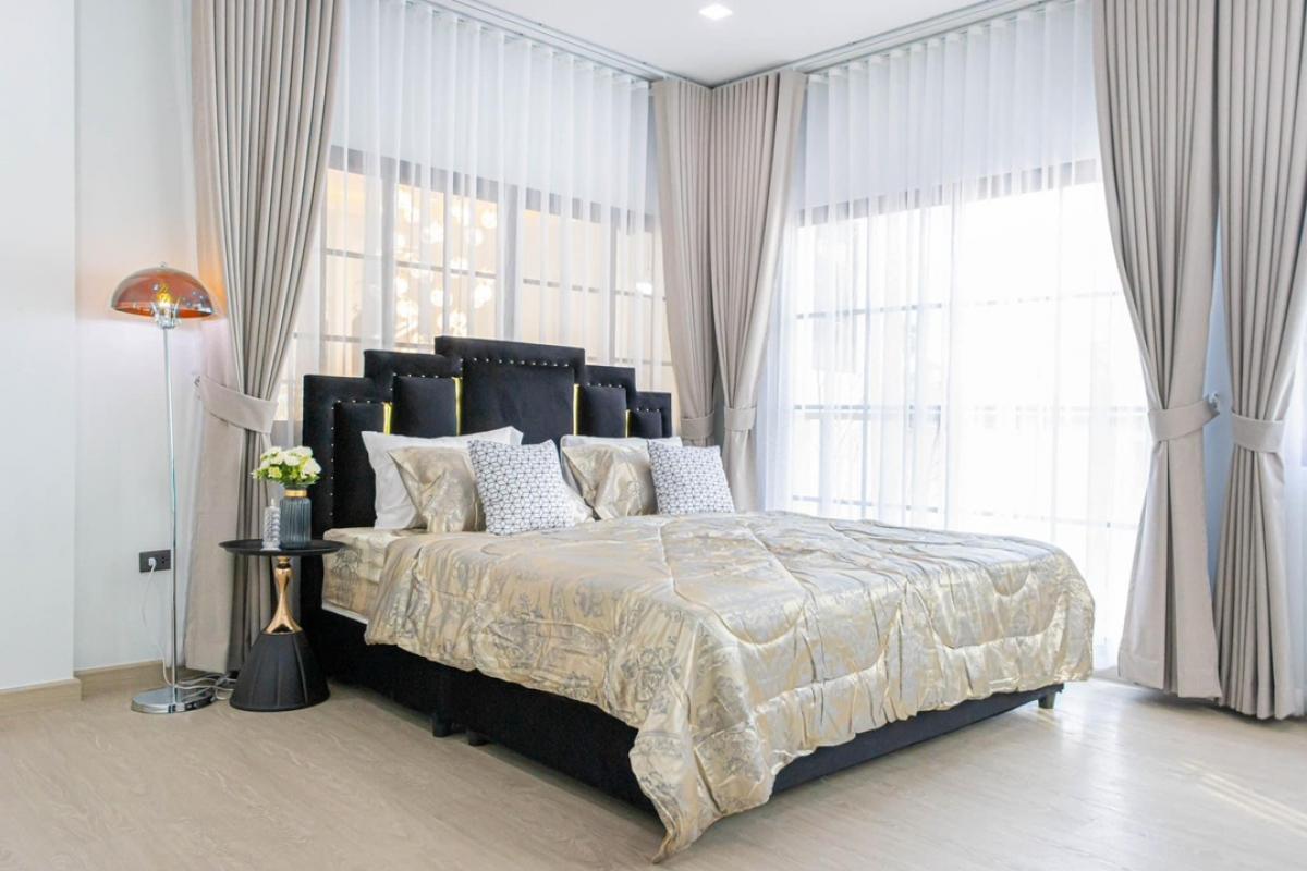 ให้เช่าบ้านรัชดา ห้วยขวาง : 📢👇 New Modern  Luxury Single House in Ladprao, near many international schools, shopping malls and restaurants