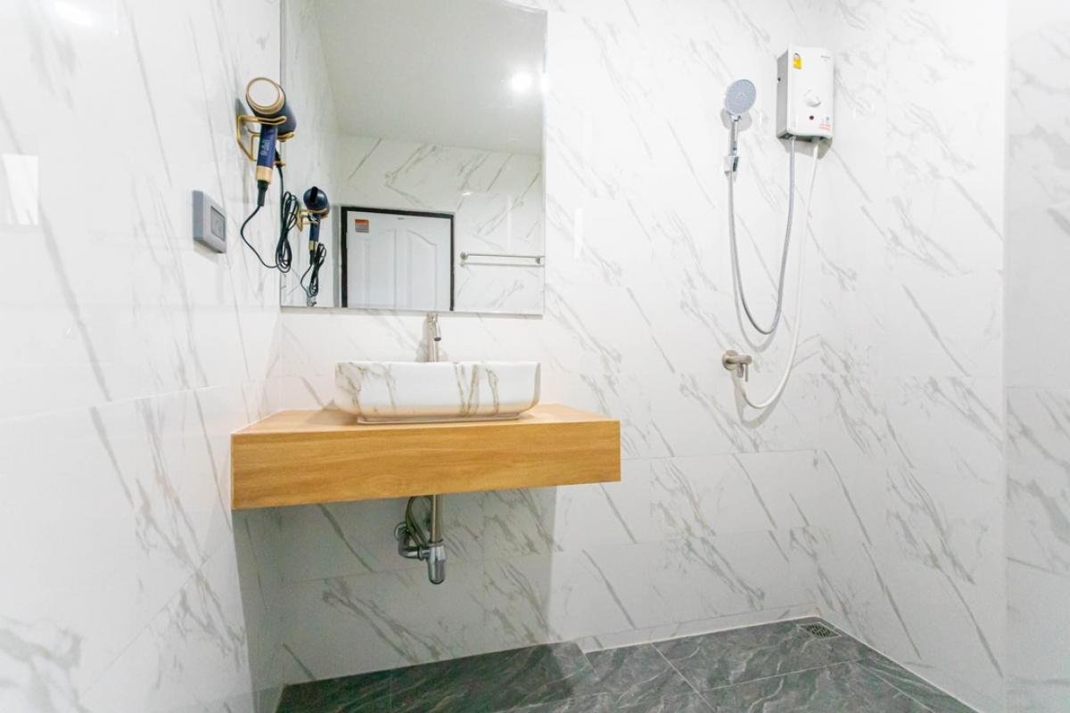 ให้เช่าบ้านรัชดา ห้วยขวาง : 📢👇 New Modern  Luxury Single House in Ladprao, near many international schools, shopping malls and restaurants