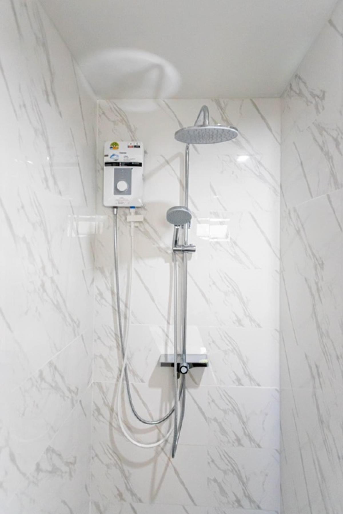 ให้เช่าบ้านรัชดา ห้วยขวาง : 📢👇 New Modern  Luxury Single House in Ladprao, near many international schools, shopping malls and restaurants