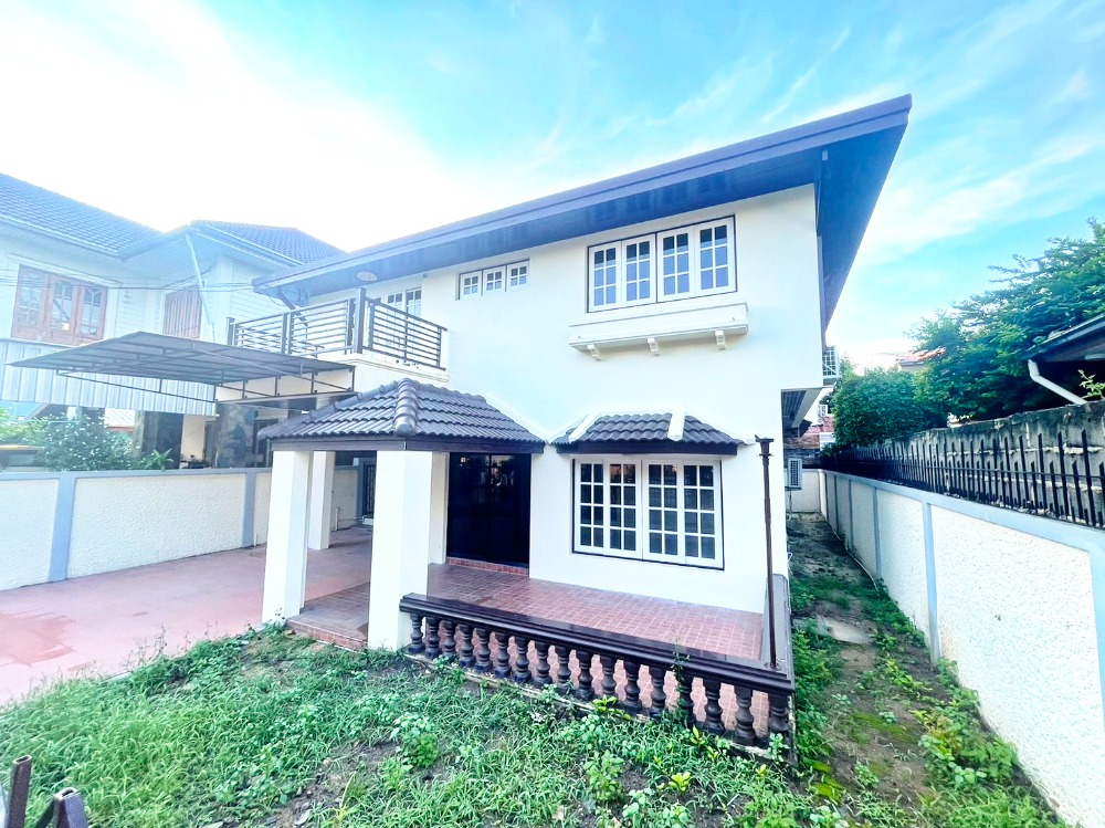 For SaleHouseRatchadapisek, Huaikwang, Suttisan : HK0108😍 For SELL Selling a 2-storey single house, 🚪4 bedrooms🚄near MRT Huai Khwang 🏢Pracha Rat Bamphen🔔House area: 61 sq.wa🔔Usable area: 300 sq.m.💲Selling: 12,900,000฿📞O99-5919653,O65-9423251✅LineID:@sureresidence